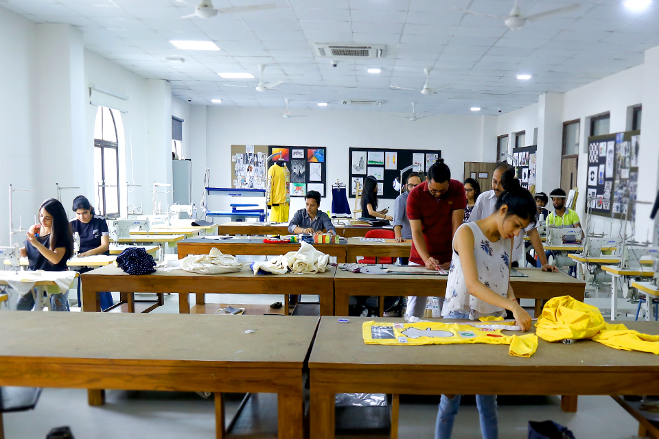 WUD Student Design Clothes, Proctical Learning of Fashion Design Course